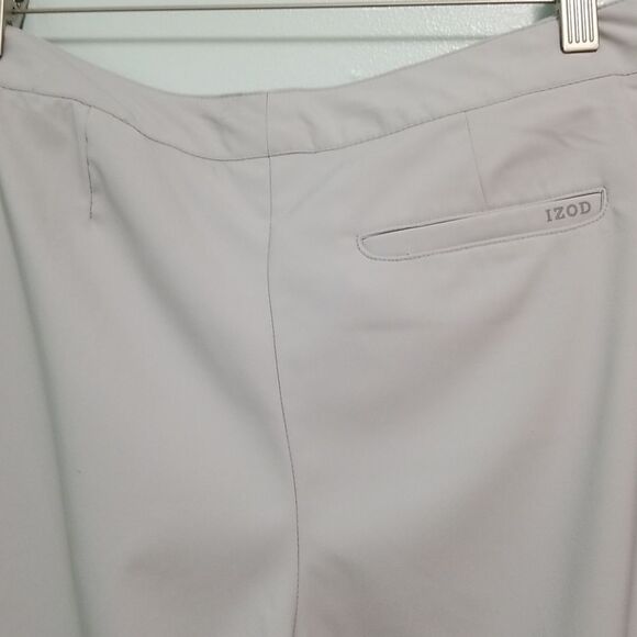 IZOD light grey knee length golf shorts. Size 6. - Picture 4 of 5